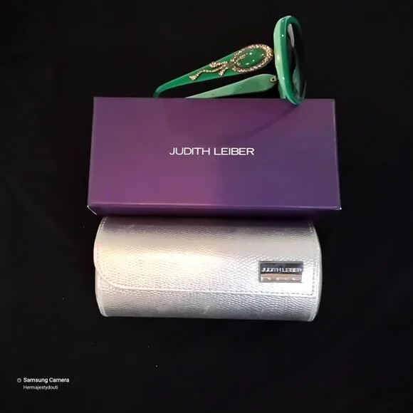 Judith Leiber Green Square Sunglasses New Silver Case Cleaning Cloth & Gift Box - Picture 2 of 12